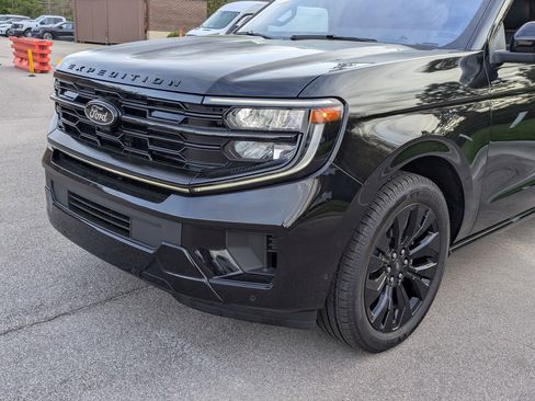 Certified 2025 Ford Expedition Max Platinum w/ Stealth Appearance Package image 10