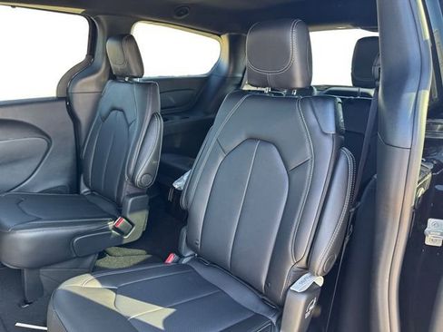 New 2026 Chrysler Pacifica Select AWD/4WD image 14