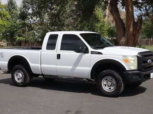 Used 2011 Ford F250 XL AWD/4WD image 2
