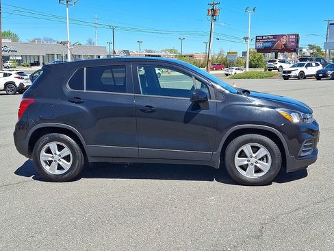 Used 2020 Chevrolet Trax LS w/ Tint and Cruise Package FWD image 10