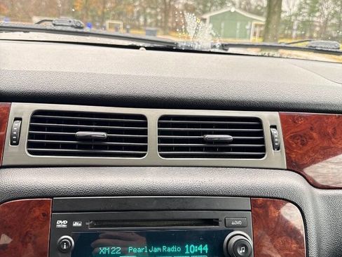 Used 2013 Chevrolet Suburban LT w/ Luxury Package image 22