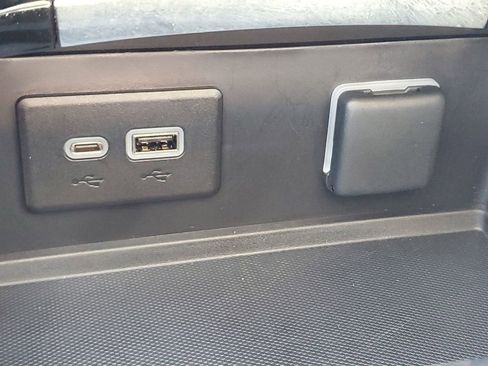 Used 2023 Buick Envision Essence image 32