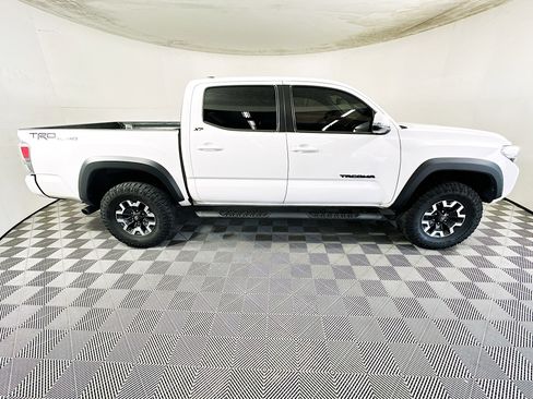 Used 2023 Toyota Tacoma TRD Off-Road w/ Technology Package RWD image 2