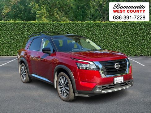 Used 2022 Nissan Pathfinder Platinum w/ Cargo Package FWD image 1
