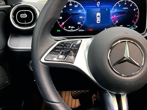 Used 2025 Mercedes-Benz C 300 Sedan image 22