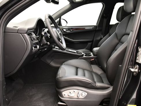 Used 2026 Porsche Macan AWD/4WD image 5