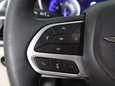 Used 2023 Chrysler Pacifica Limited FWD image 50