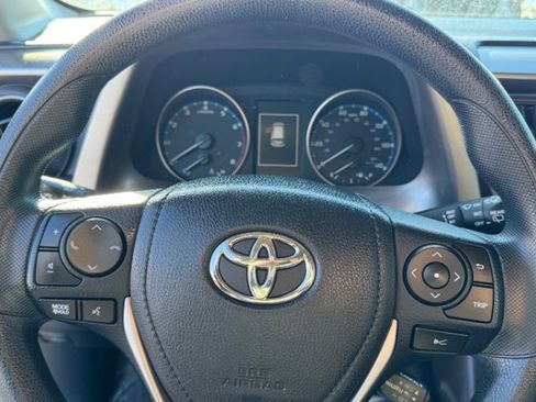 Used 2018 Toyota RAV4 LE image 18