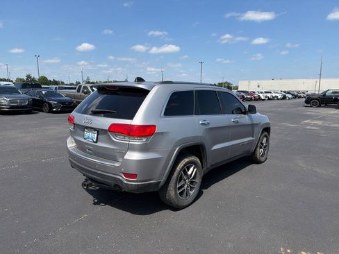 Used 2017 Jeep Grand Cherokee Limited AWD/4WD image 3