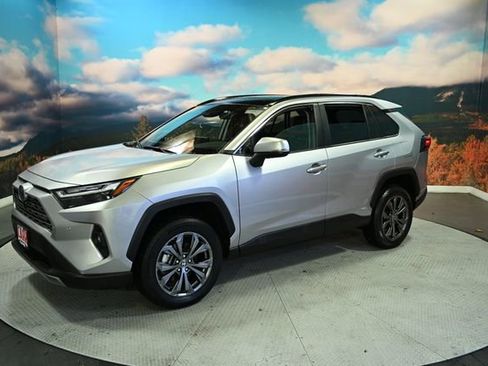 Used 2022 Toyota RAV4 Limited image 4