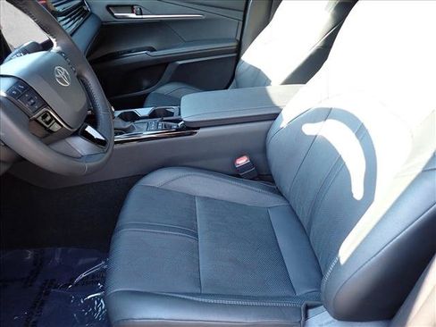 Used 2025 Toyota Camry XSE AWD/4WD image 11