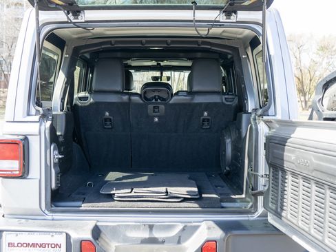 Used 2019 Jeep Wrangler Unlimited Sahara w/ Dual Top Group image 9