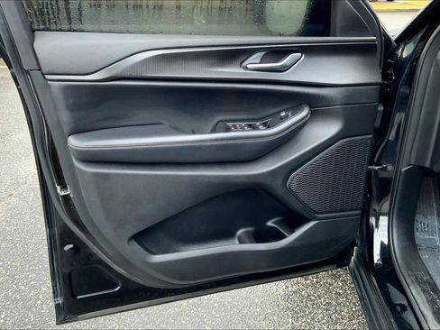 Used 2023 Jeep Grand Cherokee L Altitude image 22