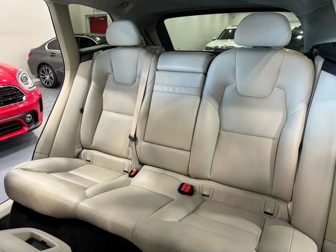 Used 2019 Volvo XC60 T5 Momentum w/ Premium Package image 14