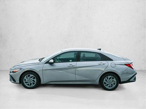 Used 2024 Hyundai Elantra SEL FWD image 8