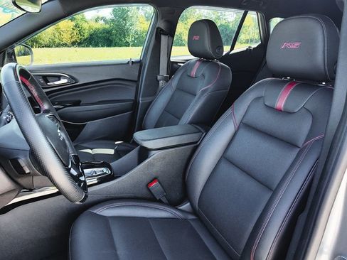 Used 2024 Chevrolet Trax RS w/ Driver Confidence Package image 17