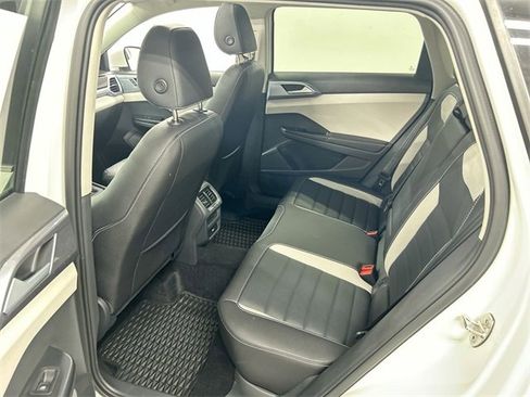 Certified 2025 Volkswagen Taos SEL w/ Black Wheel Plus Package image 15