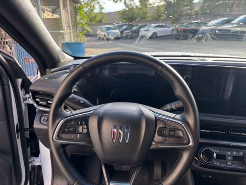 Used 2025 Buick Envista Sport Touring image 34