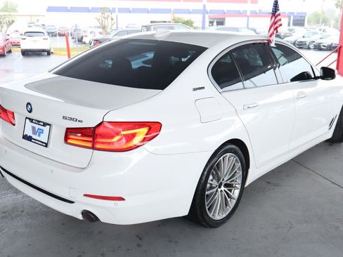 Used 2018 BMW 530e w/ Premium Package 2 image 5