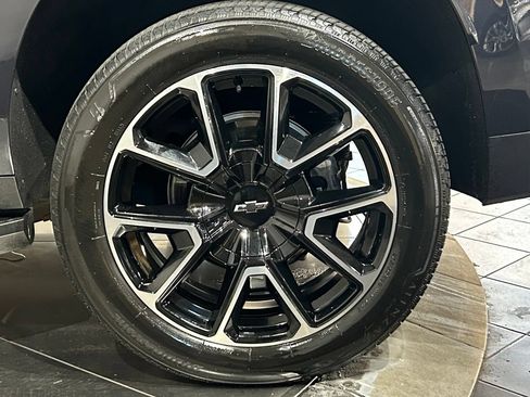 Used 2023 Chevrolet Suburban Premier AWD/4WD image 21
