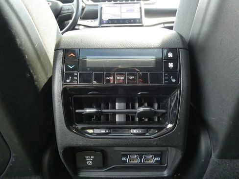 Used 2021 Jeep Grand Cherokee L Limited image 21