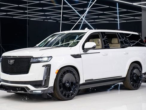 Used 2024 Cadillac Escalade Sport Platinum w/ LPO, ONYX Package image 3