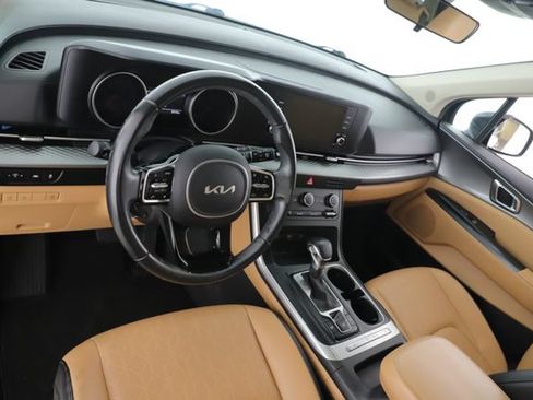 Used 2022 Kia Carnival LX FWD image 17