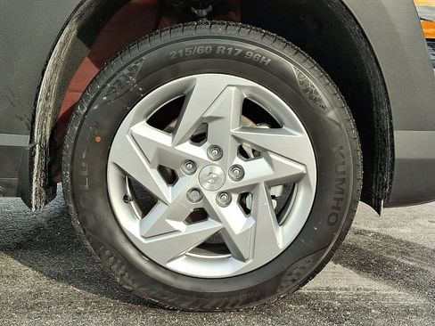 Certified 2025 Hyundai Kona SE image 8