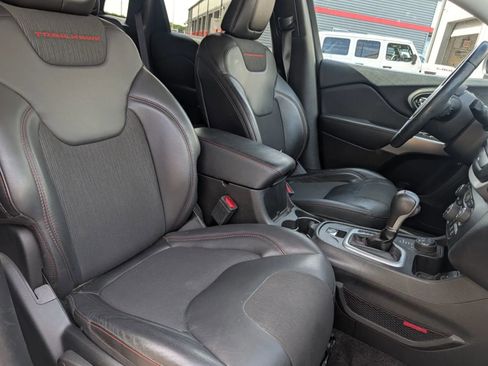 Used 2018 Jeep Cherokee Trailhawk w/ Trailer Tow Group image 13