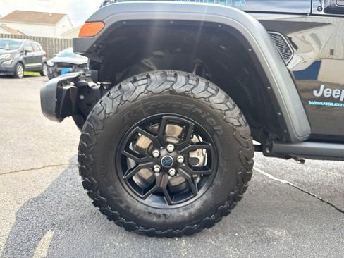 Used 2024 Jeep Wrangler Unlimited AWD/4WD image 41