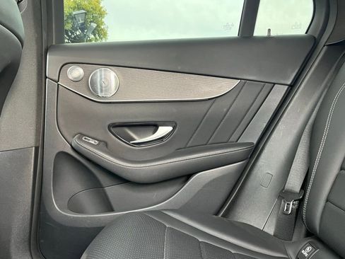 Used 2020 Mercedes-Benz GLC 300 image 17