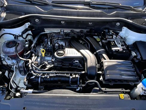 Used 2023 Volkswagen Taos SE w/ Panoramic Sunroof Package image 30