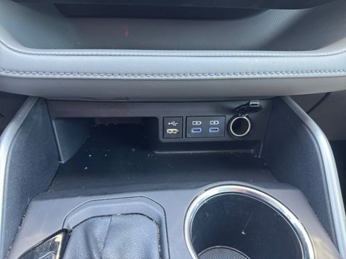 Used 2022 Toyota Highlander XLE AWD/4WD image 25