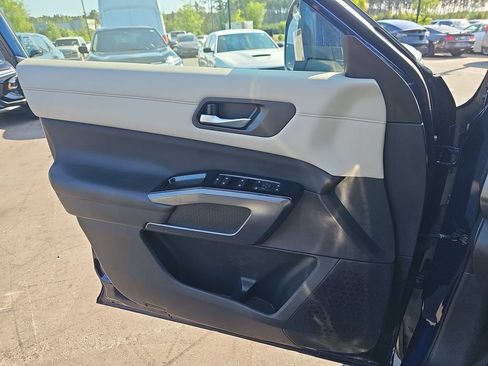 Used 2023 Nissan Pathfinder SL w/ SL Premium Package AWD/4WD image 33