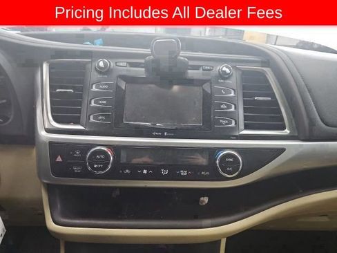Used 2014 Toyota Highlander Plus AWD/4WD image 7