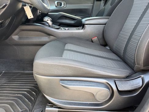 Used 2023 Kia Sorento LX image 11