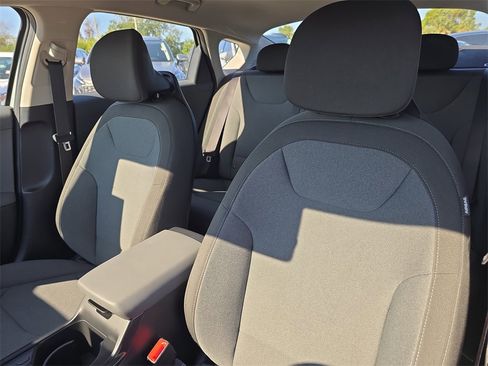 New 2025 Kia K4 LXS image 23