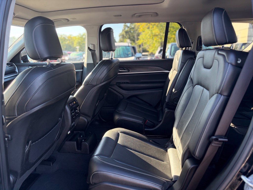 Certified 2023 Jeep Grand Cherokee L Limited AWD/4WD image 16