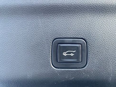 Used 2023 Chevrolet Tahoe Premier w/ Advanced Technology Package image 15