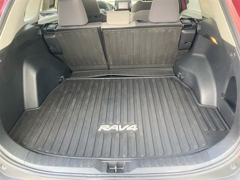 Used 2021 Toyota RAV4 XLE image 28