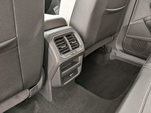 Certified 2025 Volkswagen Taos SE image 23