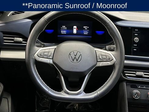 Certified 2022 Volkswagen Taos SE w/ Panoramic Sunroof Package image 9