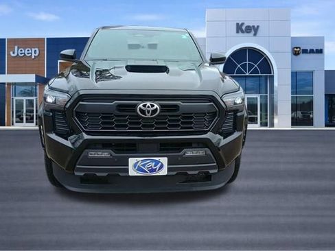 Used 2025 Toyota Tacoma TRD Sport w/ TRD Sport Upgrade Package AWD/4WD image 9