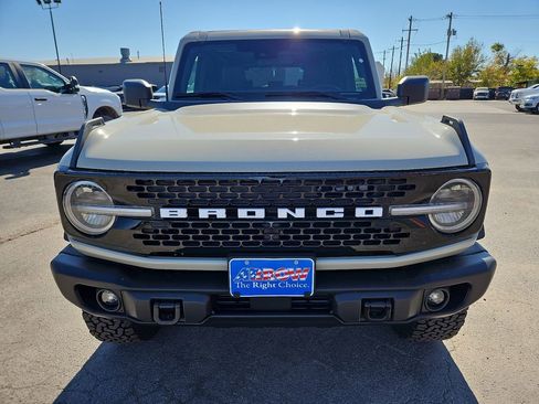 New 2025 Ford Bronco Badlands image 3