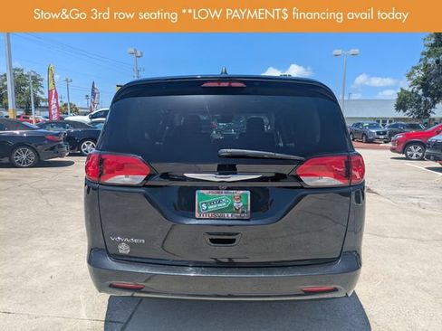 Used 2023 Chrysler Voyager LX FWD image 5
