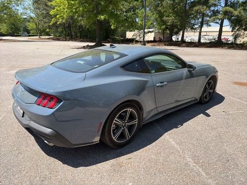 Used 2025 Ford Mustang Coupe RWD image 5