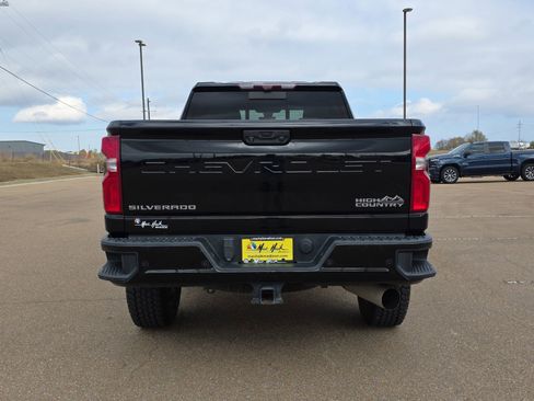Used 2021 Chevrolet Silverado 2500 High Country w/ Z71 Off-Road Package image 7