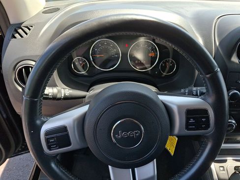 Used 2017 Jeep Compass Latitude AWD/4WD image 19
