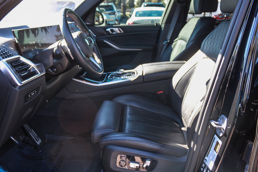 Used 2025 BMW X5 M60i AWD/4WD image 17