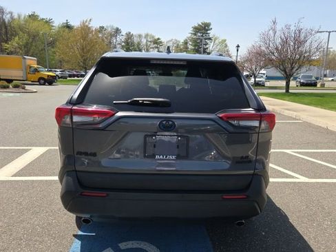 Used 2021 Toyota RAV4 LE w/ Carpet Mat Package (TMS) AWD/4WD image 7